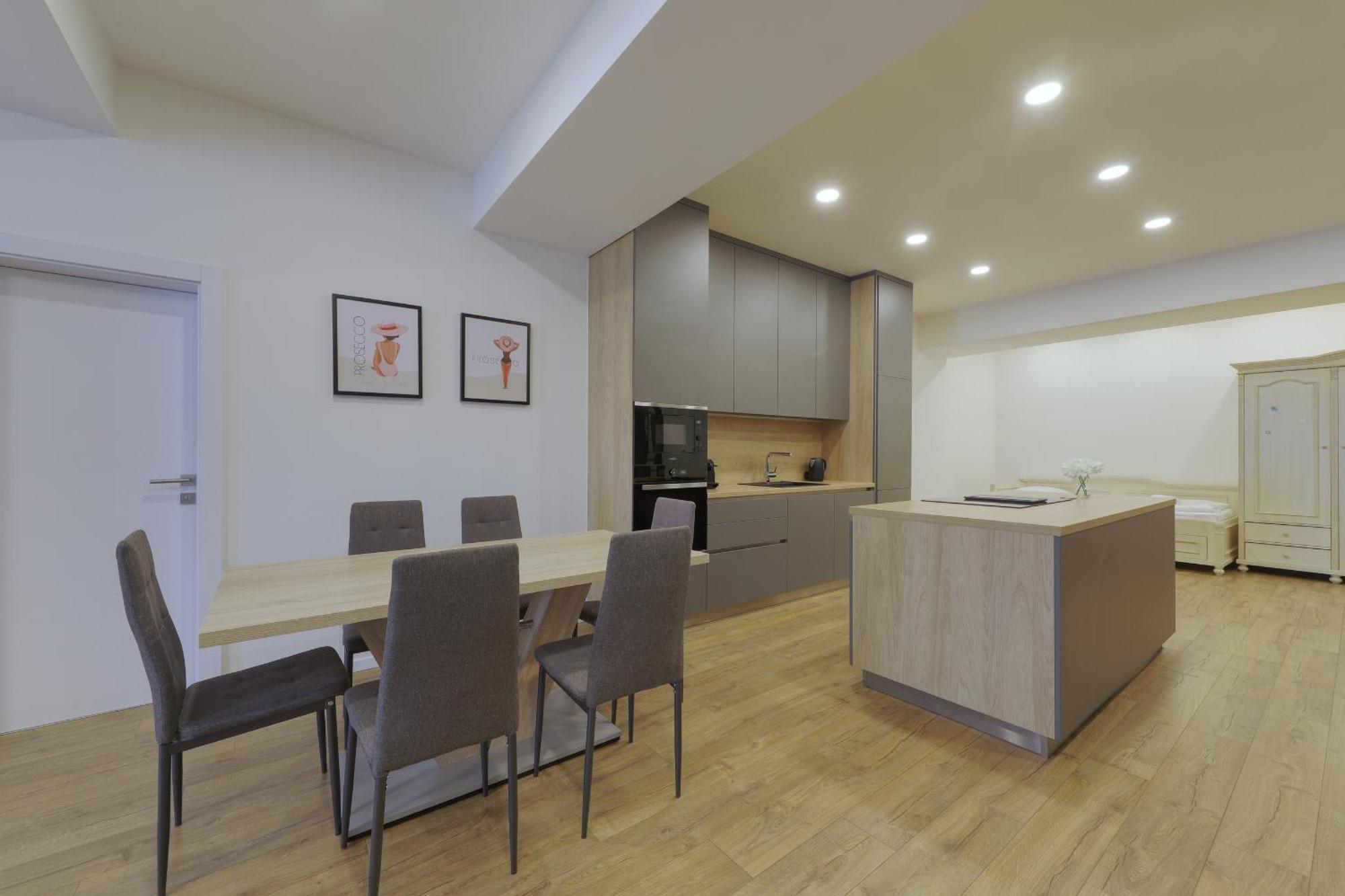 Shone Apartment Old Town 2 Bedroom Bratislava Exteriör bild