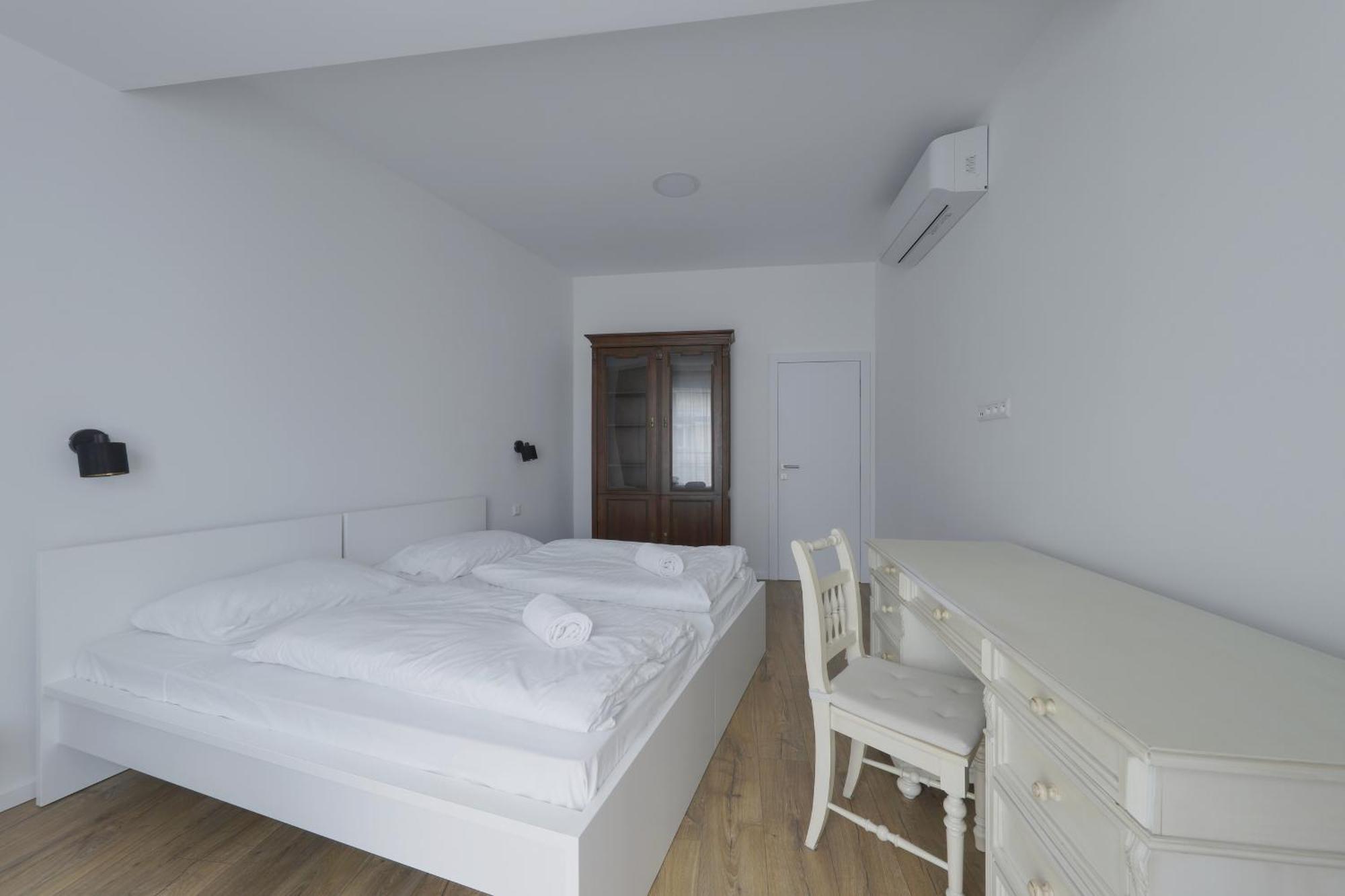 Shone Apartment Old Town 2 Bedroom Bratislava Exteriör bild