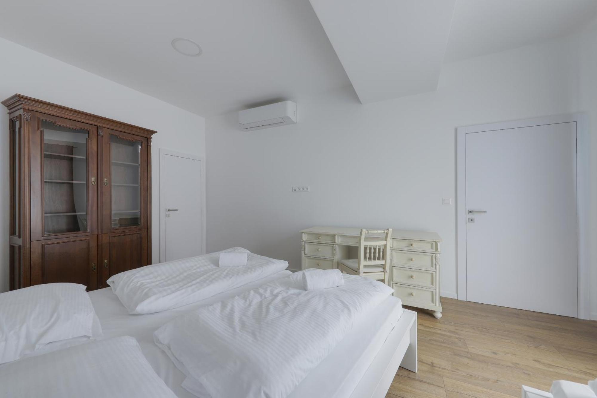 Shone Apartment Old Town 2 Bedroom Bratislava Exteriör bild